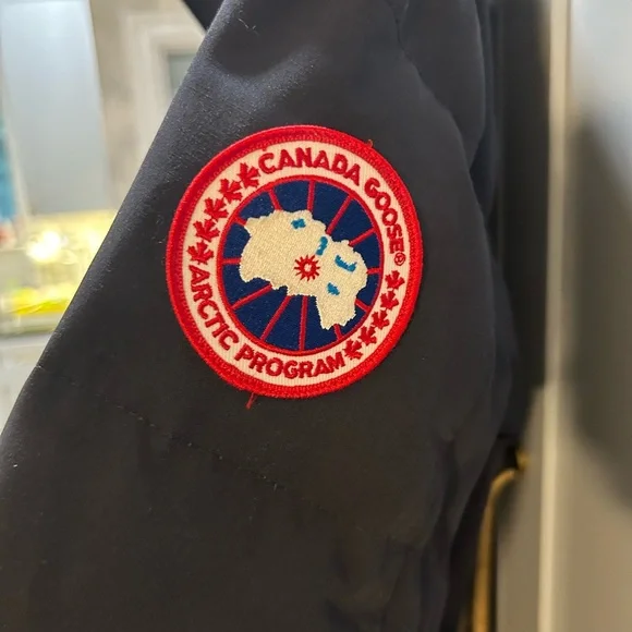 Canada Goose Navy Puffer Coat - Picture 2 of 4